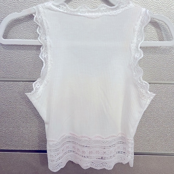 Caution To The Wind Crop Top - Picture 4 of 4